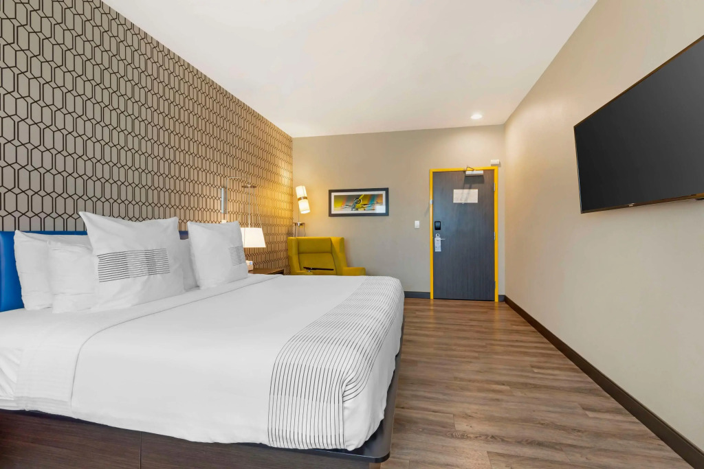 GLō Best Western Dallas South DeSoto