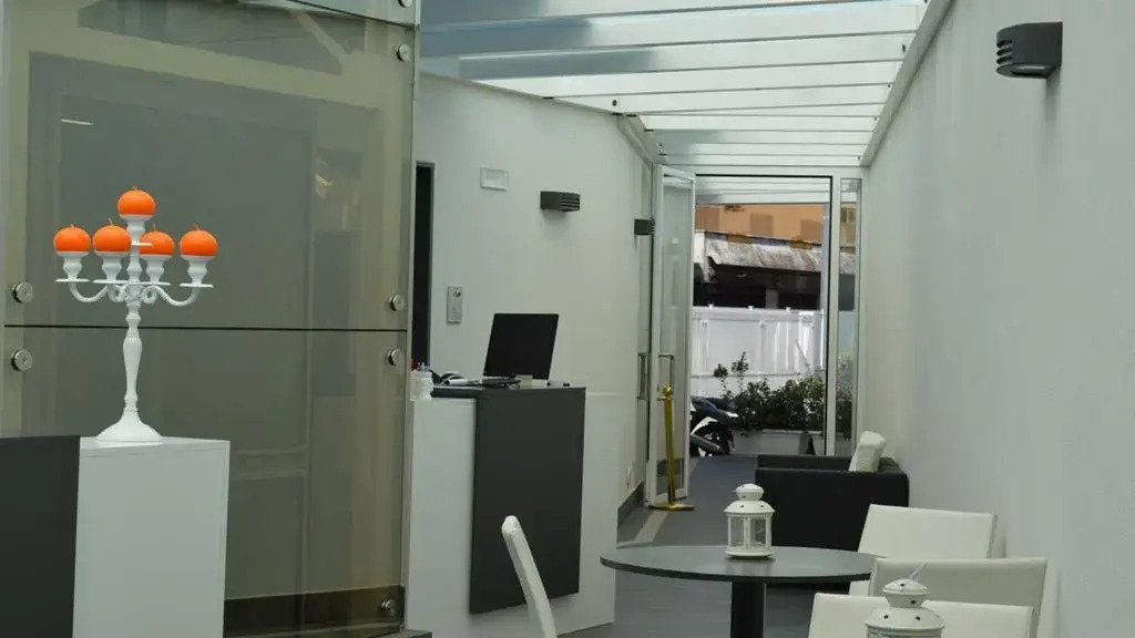 8room Hotel