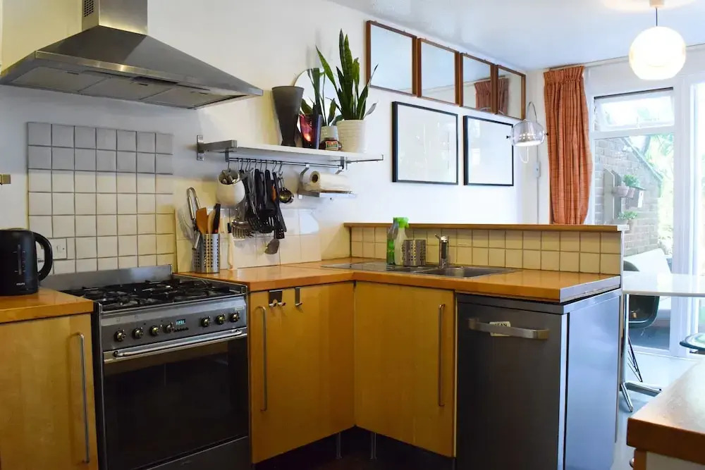 2 Bedroom Flat In Bethnal Green