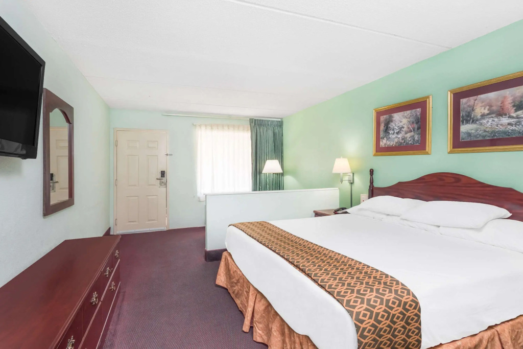 Days Inn by Wyndham Lavonia