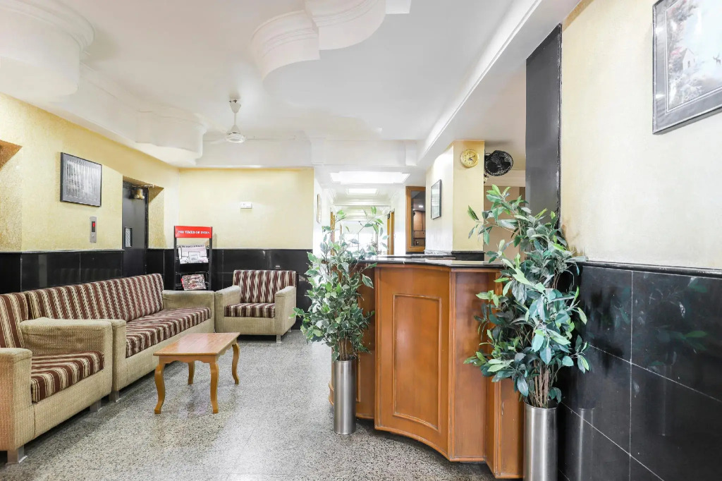 OYO 70882 Hotel Royal Retreat