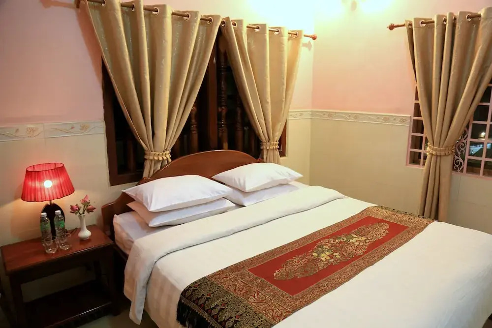 The Golden Square Villa