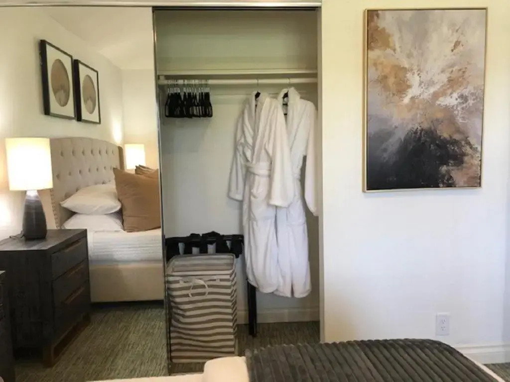 Palm Valley Full Access to Golf, Tennis, and Pickle Ball- Luxury 3 King Beds 3 Full Baths