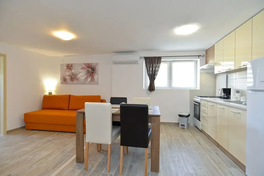 Apartment 1890