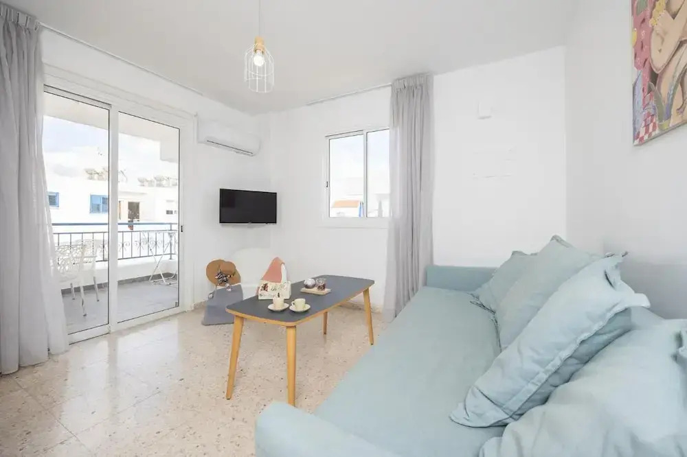 GE Harbour Apartment 24