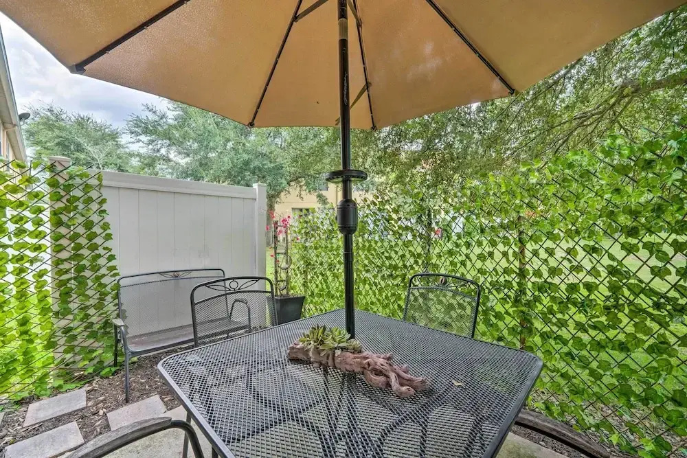 Renovated Kissimmee Townhome: 5 Mi to Disney!