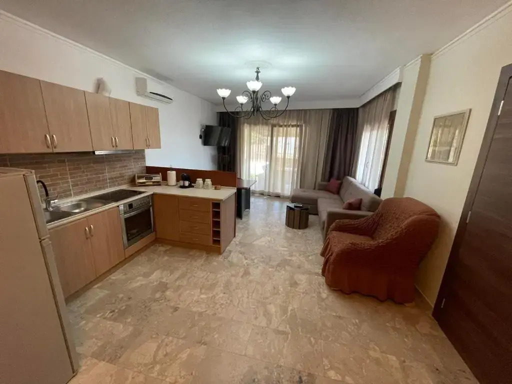 Maisonette 25m from the sea