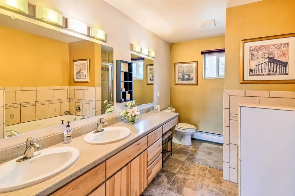 Hillside Anchorage Home by Hiking & Biking Trails!