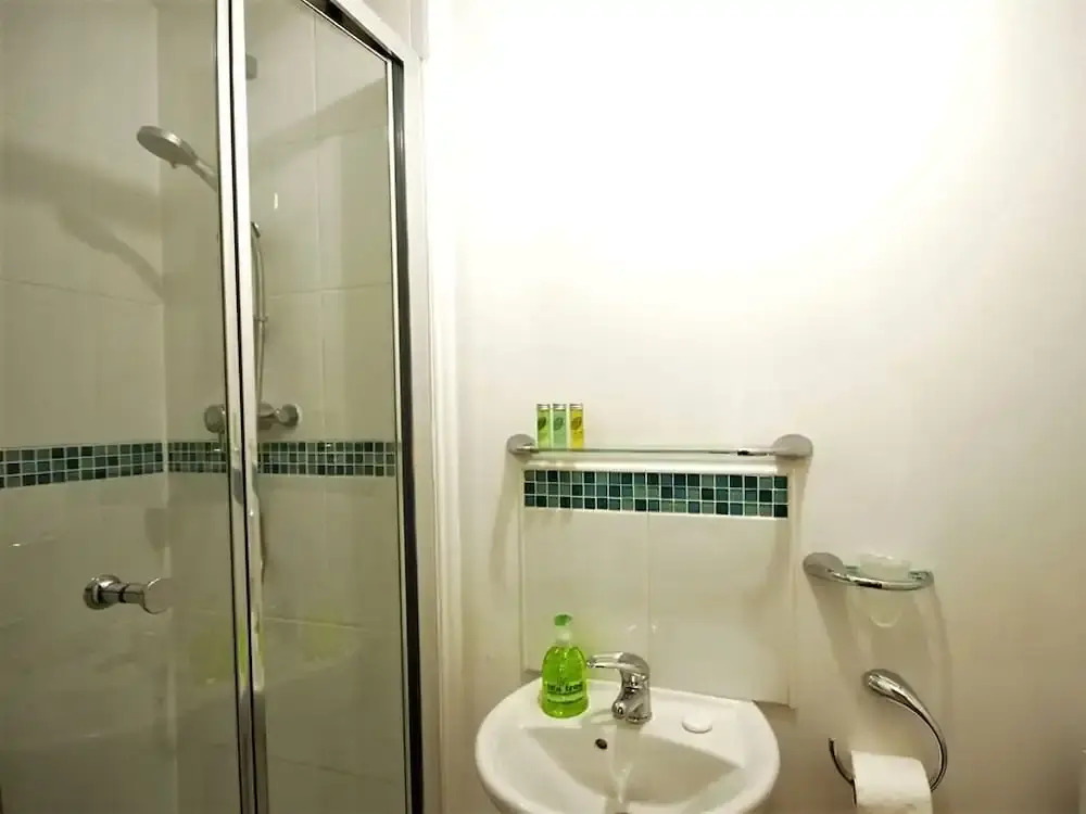 Kings Court Apartment