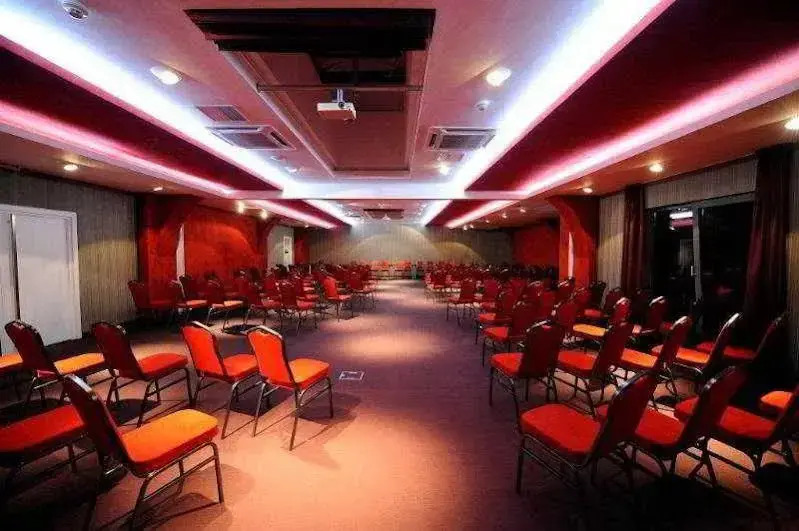 Plaza V Hotel