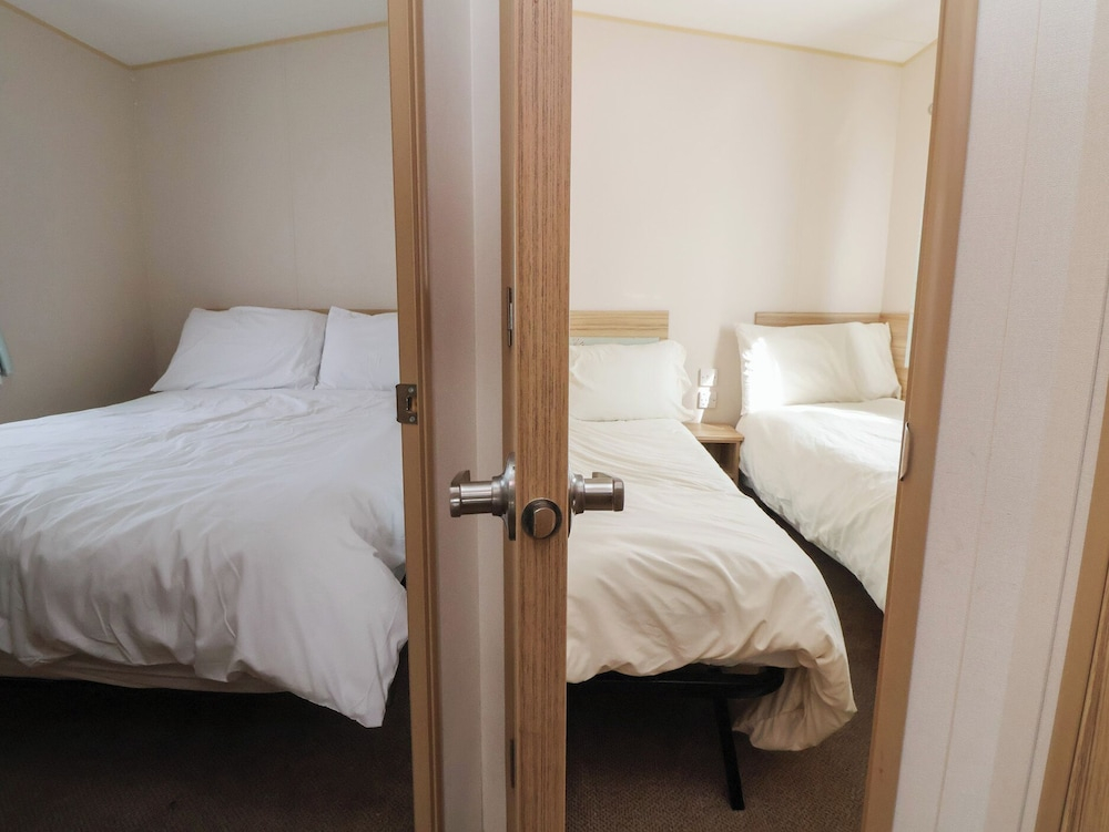Away Resorts- Golden Sands Holiday Park, E