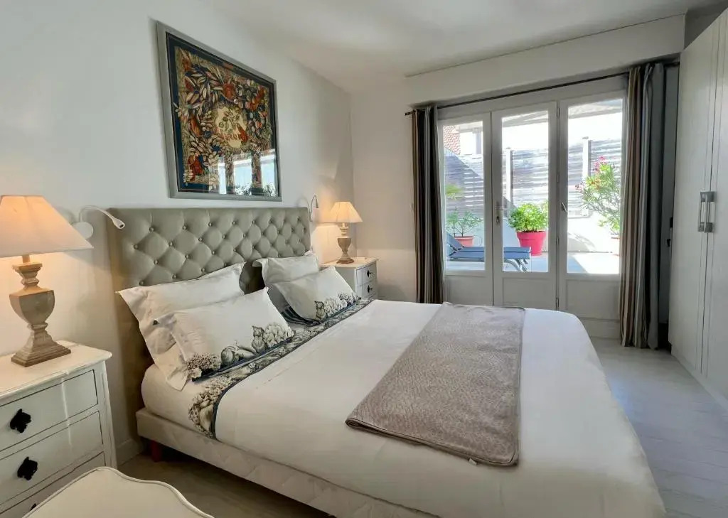 120m2 Avec Deux Terrasses Ensoleillees a Biarritz