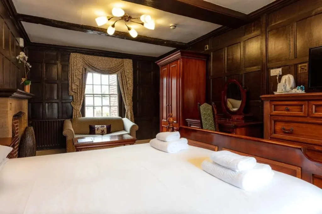 The Kings Arms and Royal Hotel, Godalming, Surrey - The Coaching Inn Group