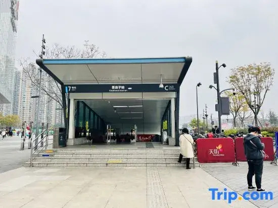 Youth Sunshine Hotel (Chengdu Chadianzi Subway Station Longhu Xichen Tianjie Branch)
