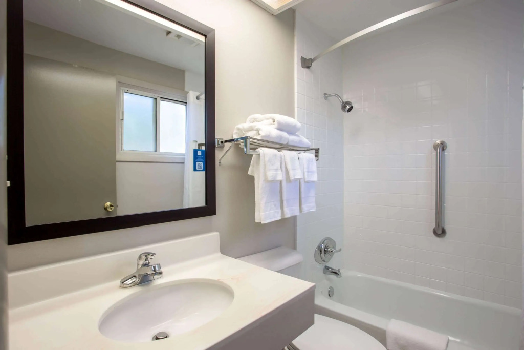Days Inn by Wyndham Marquette