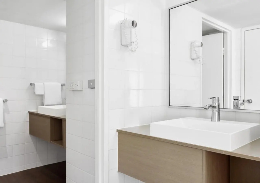 ibis Melbourne Hotel and Apartments