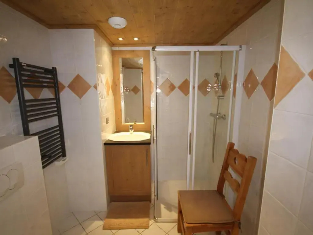 Appartement 2 pièces neuf avec parking et accès piscine - FR-1-293-244
