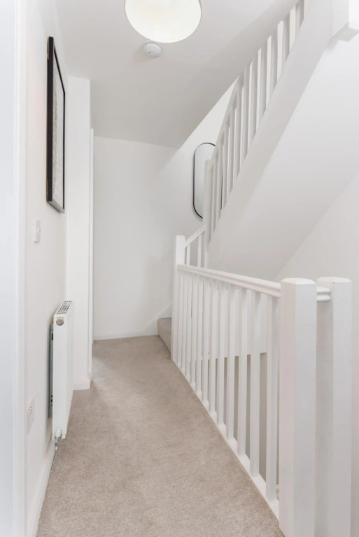 Air Host and Stay - Beautiful new build 3 bedroom house sleeps 8 minutes from LFC 21