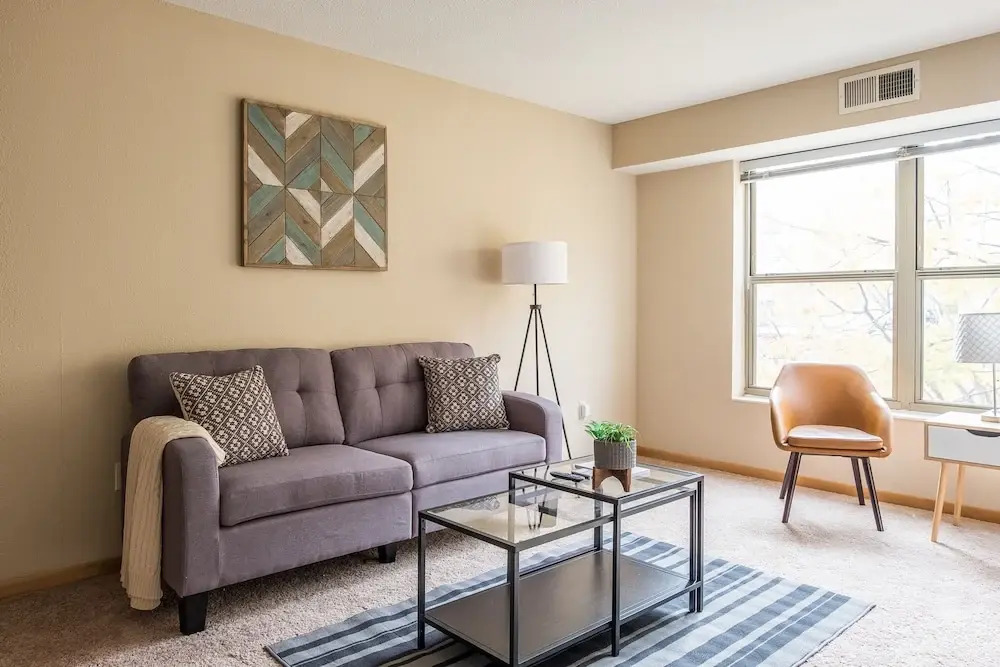 North Loop 1 BR Apt by Frontdesk