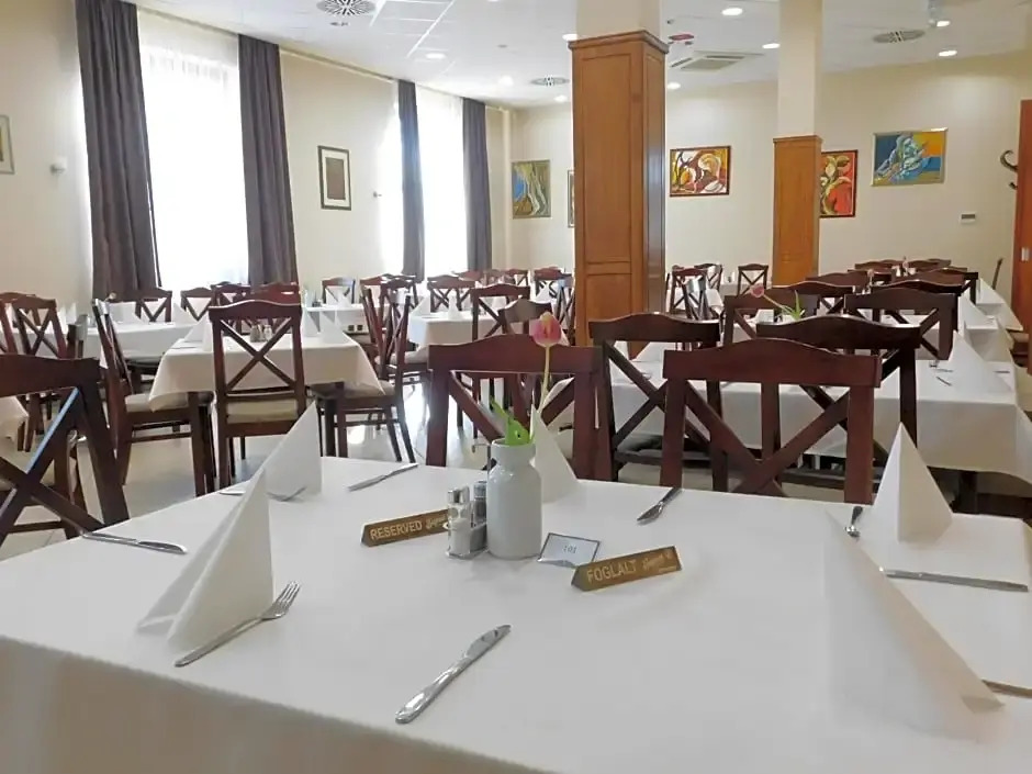 Hotel Kumánia