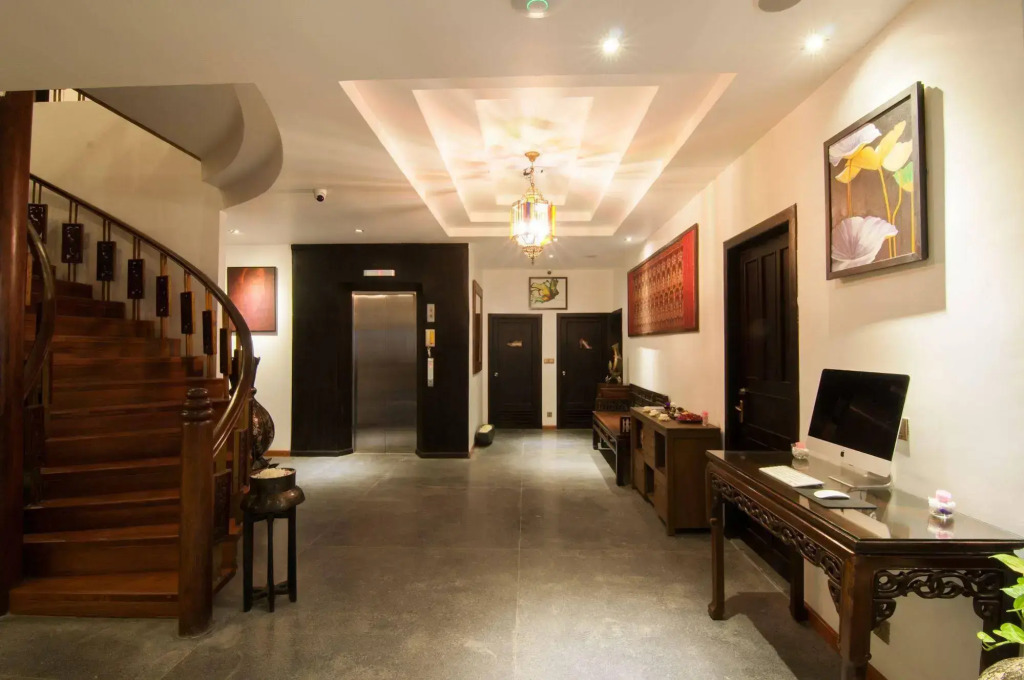 La Rose Suites