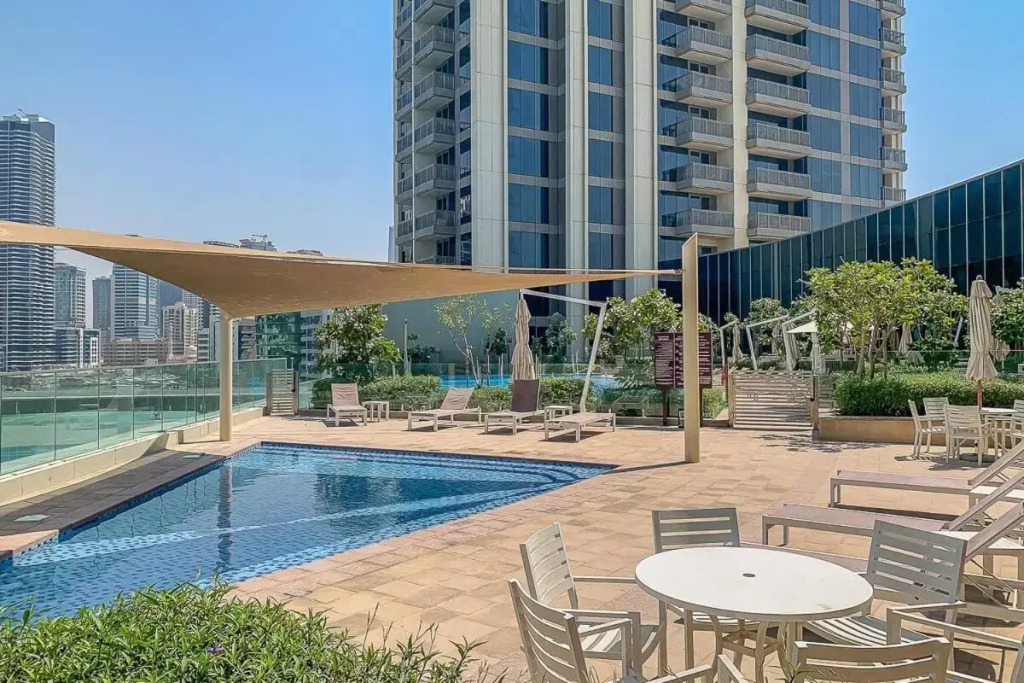 Frank Porter - 5242 Emaar T1