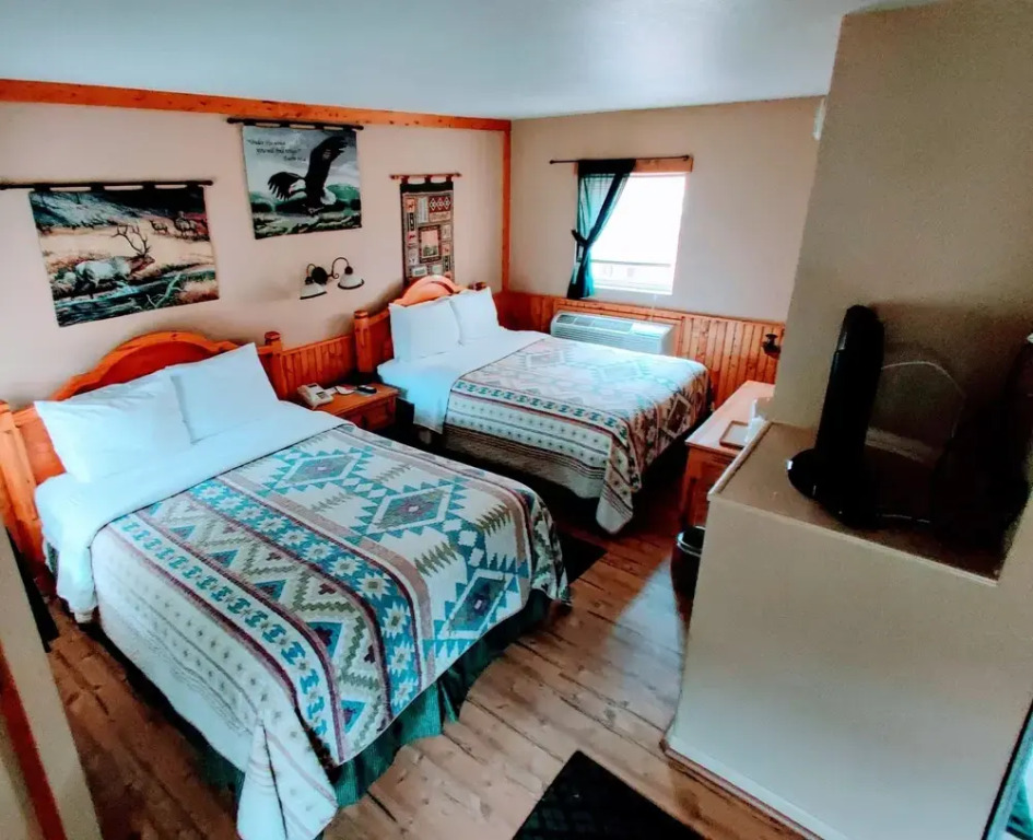 Smoky Falls Lodge