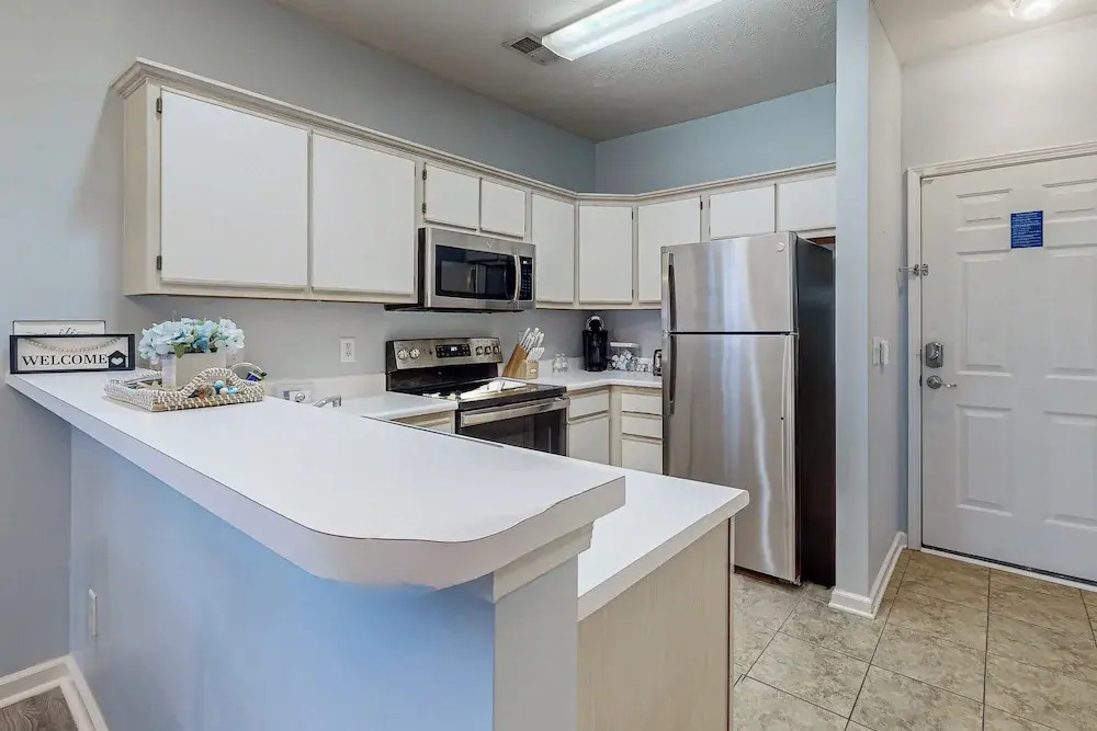 2 BR Condo w/ Shared Pool, Near Outlet Mall