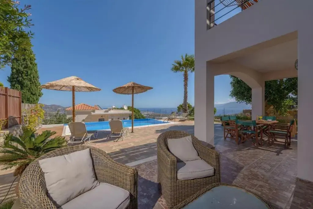2 Bedroom Villa, Pool, Sea Views, Agios Nikolaos,