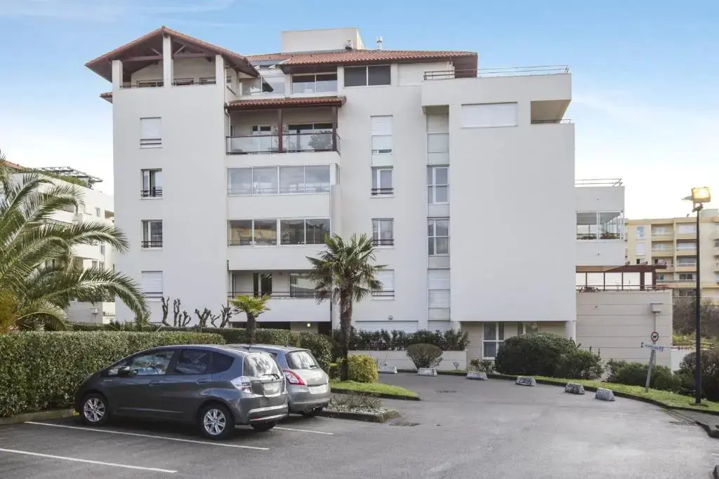 Cosy 1br with terrace and parking in Biarritz 5 min to the beach - Welkeys