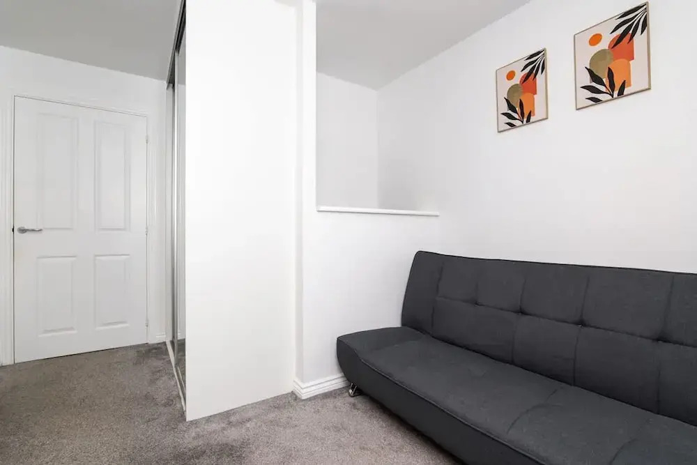 3 Bedroom House-private Parking