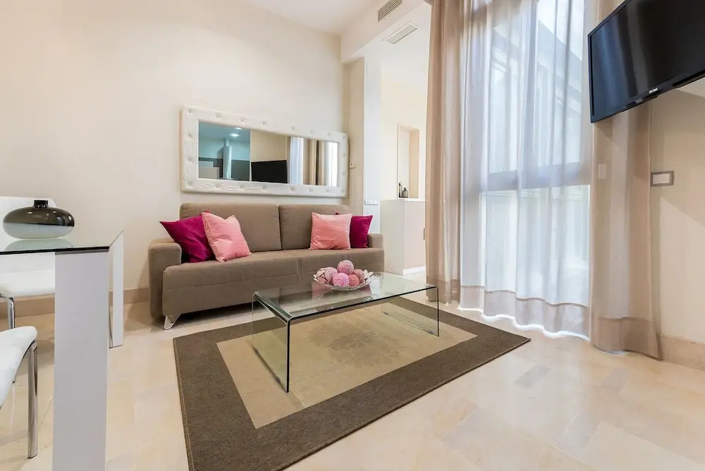 Modern & Quiet 1 Bb Apart one Step Away From Campana Square. Sierpes