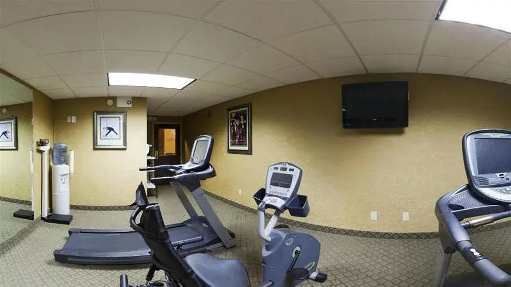 Days Inn & Suites South Boston
