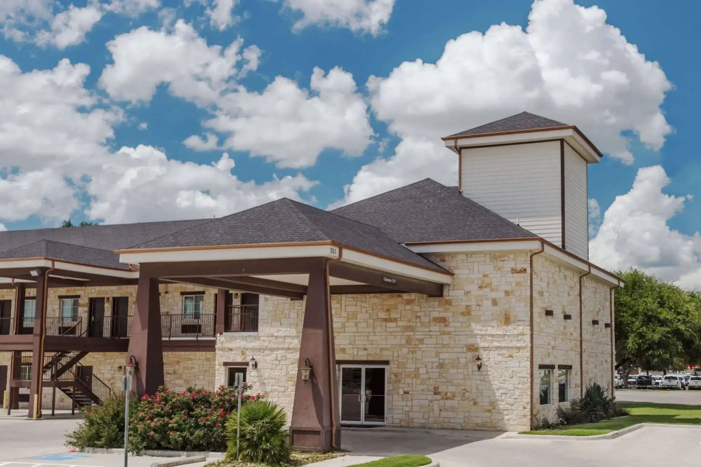 Atria Inn & Suites