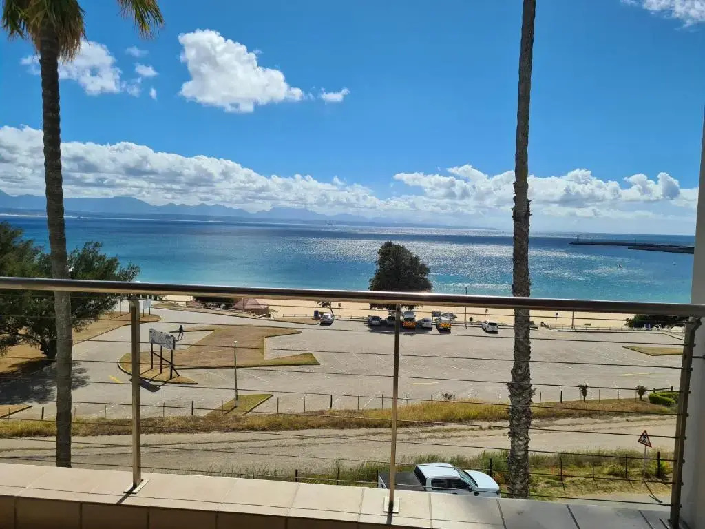 Point Village Accommodation - Santos 40