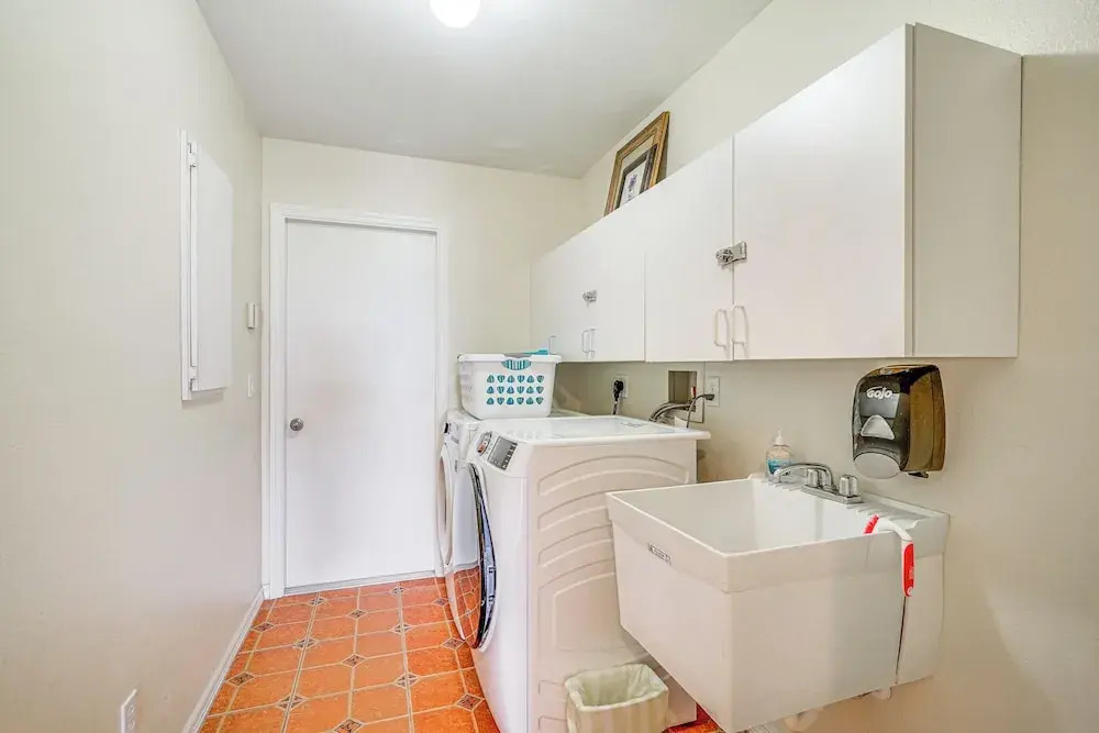 Dog-friendly Cape Coral Home: On-site Canal Access