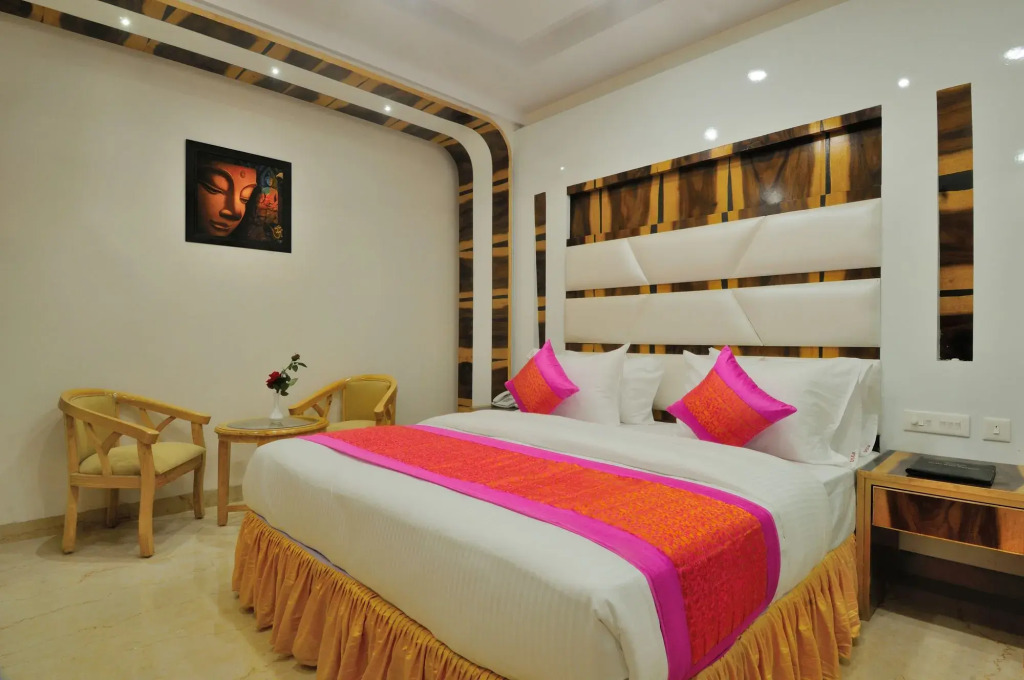 The Gold Regency - 02 Mins from New Delhi Railway Station