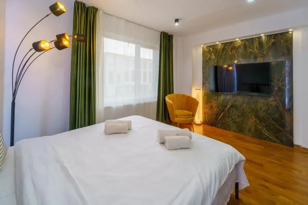 Main square 5 star luxury apartment with view