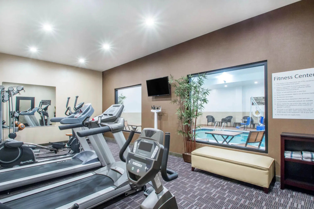 Holiday Inn Express & Suites - Albany Airport - Wolf Road by IHG