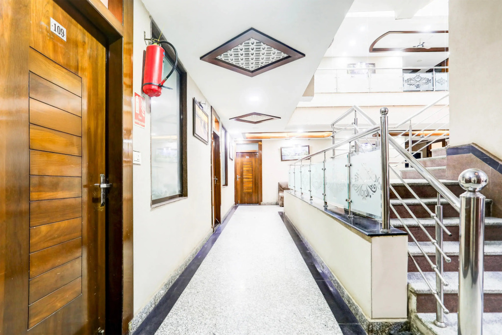 Super Collection O Kampoo Tiraha Road Formerly Siddhi Vinayak