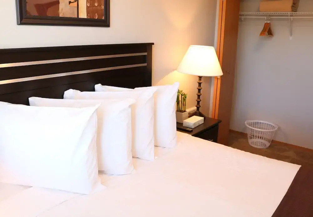 Autumn Leaf Furnished Apartments