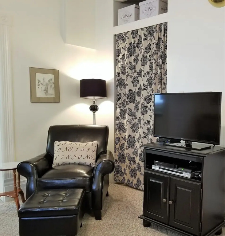 Lettered Streets Vintage Suite - Studio Apartment