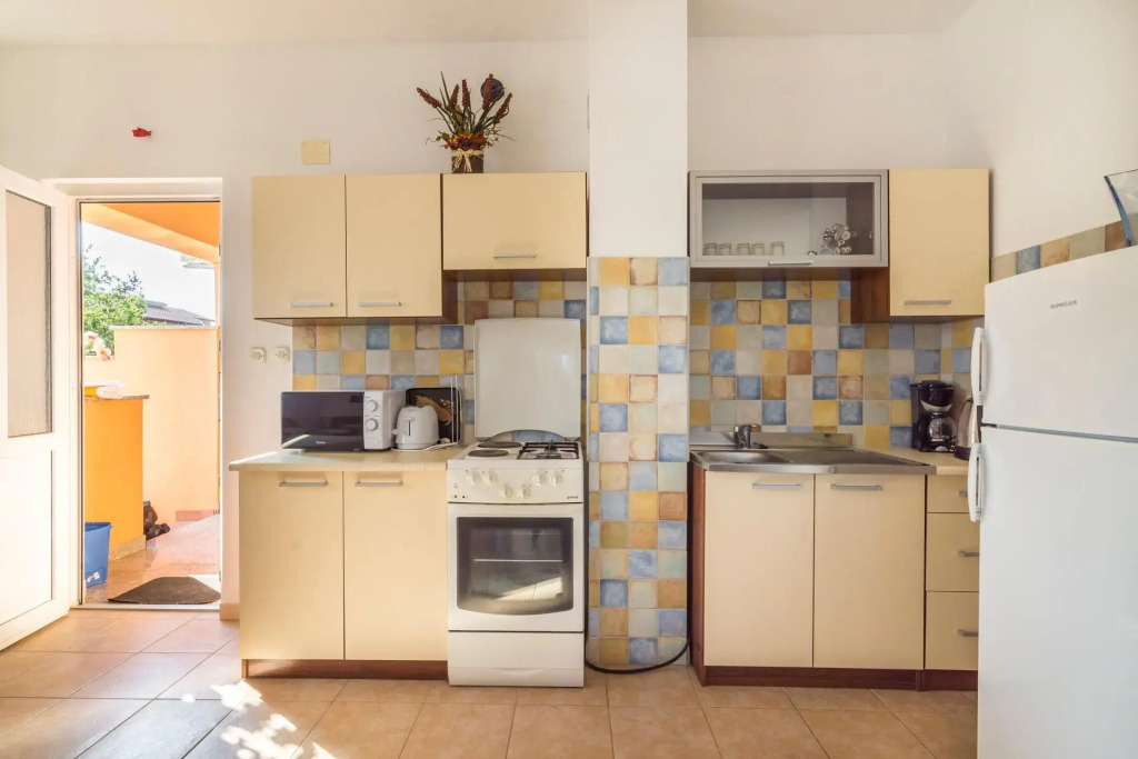 Apartment 1985