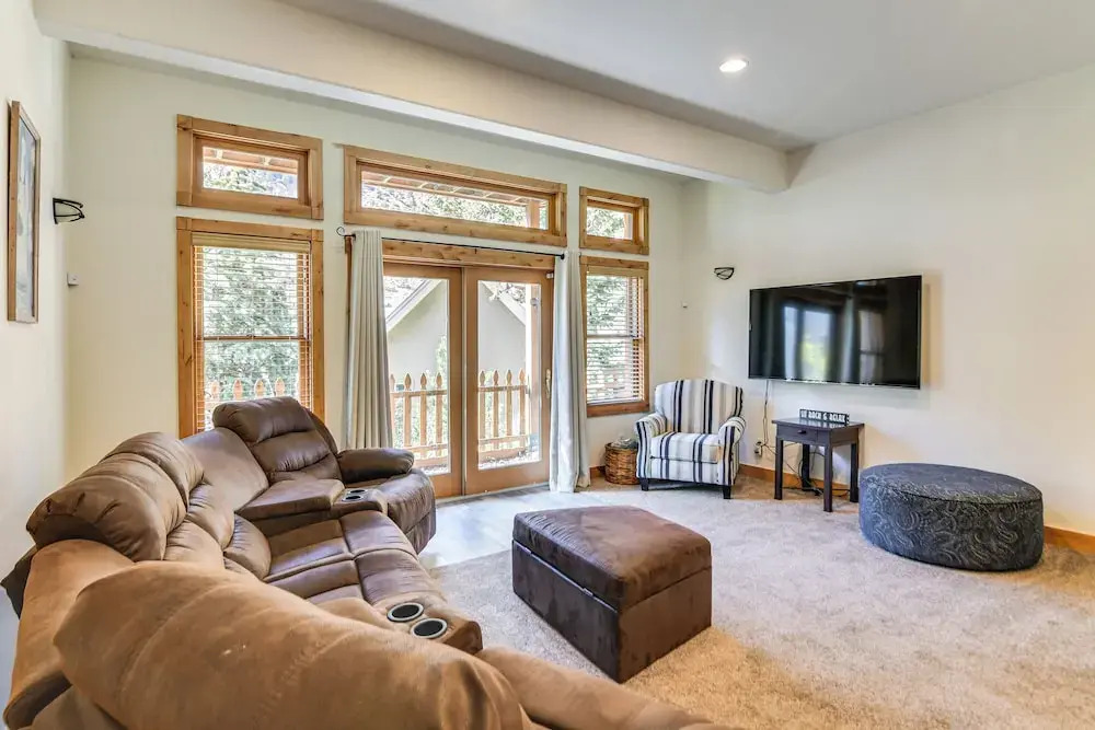 Mtn-view Cabin w/ Private Hot Tub in Georgetown!