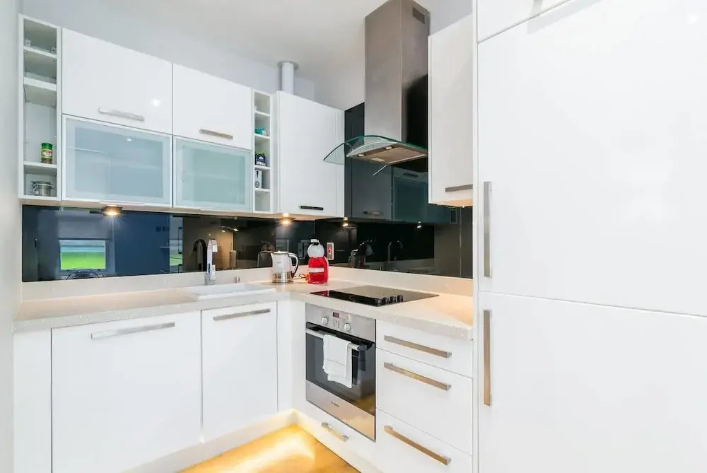 Modern 2BR Home in Dalston W/balcony, Fits 4