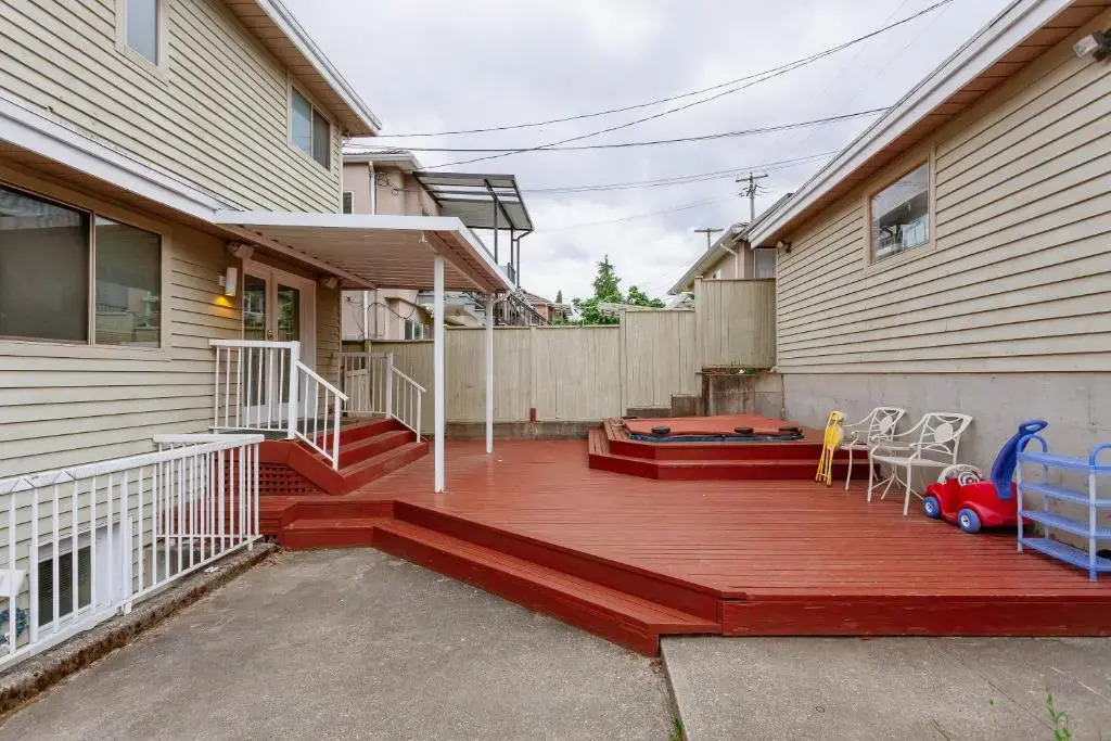 Convenient to Attractions & Close To Airport