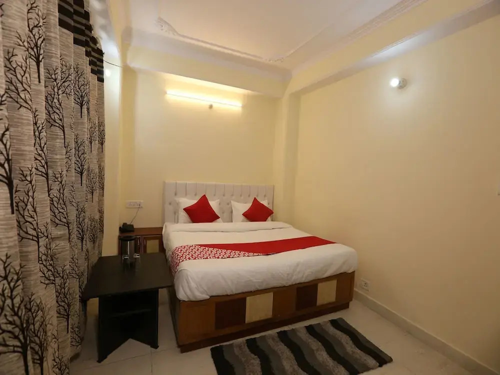 OYO 14212 Tanwar Regency