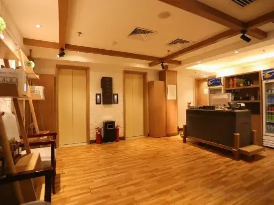 Changchun Lanhai Tangquan Business Hotel