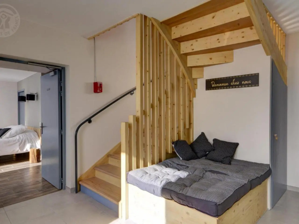 Gîte spacieux avec espace extérieur et jacuzzi à Montchal - FR-1-496-234