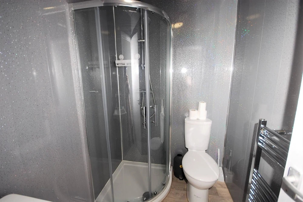 Perfect Couple Retreat To Relax With Hot Tubsauna